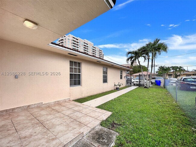 Building Photo - 3650 SW 27th St