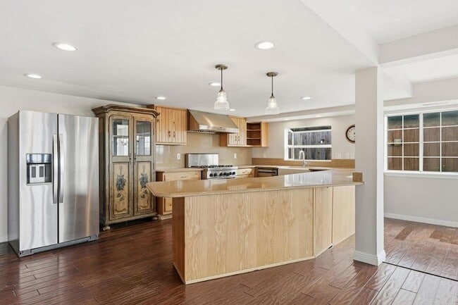 Building Photo - 2205 Cameo Rd