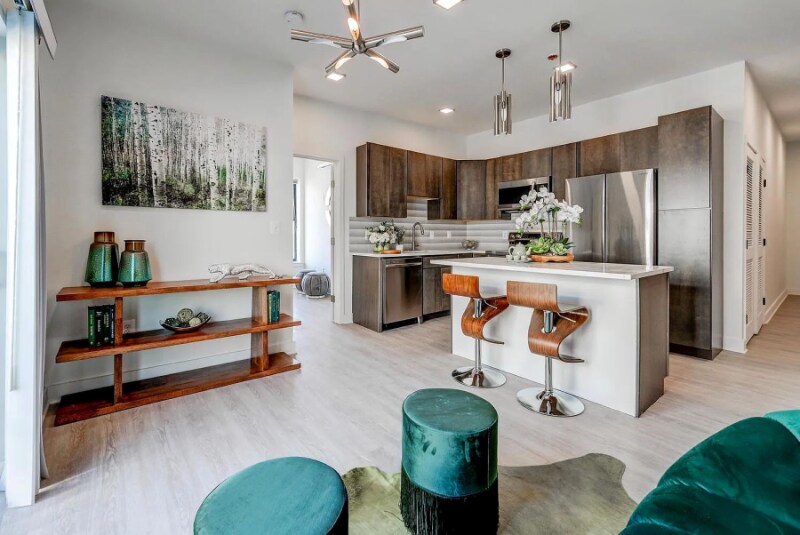 Building Photo - 421 S Broadway