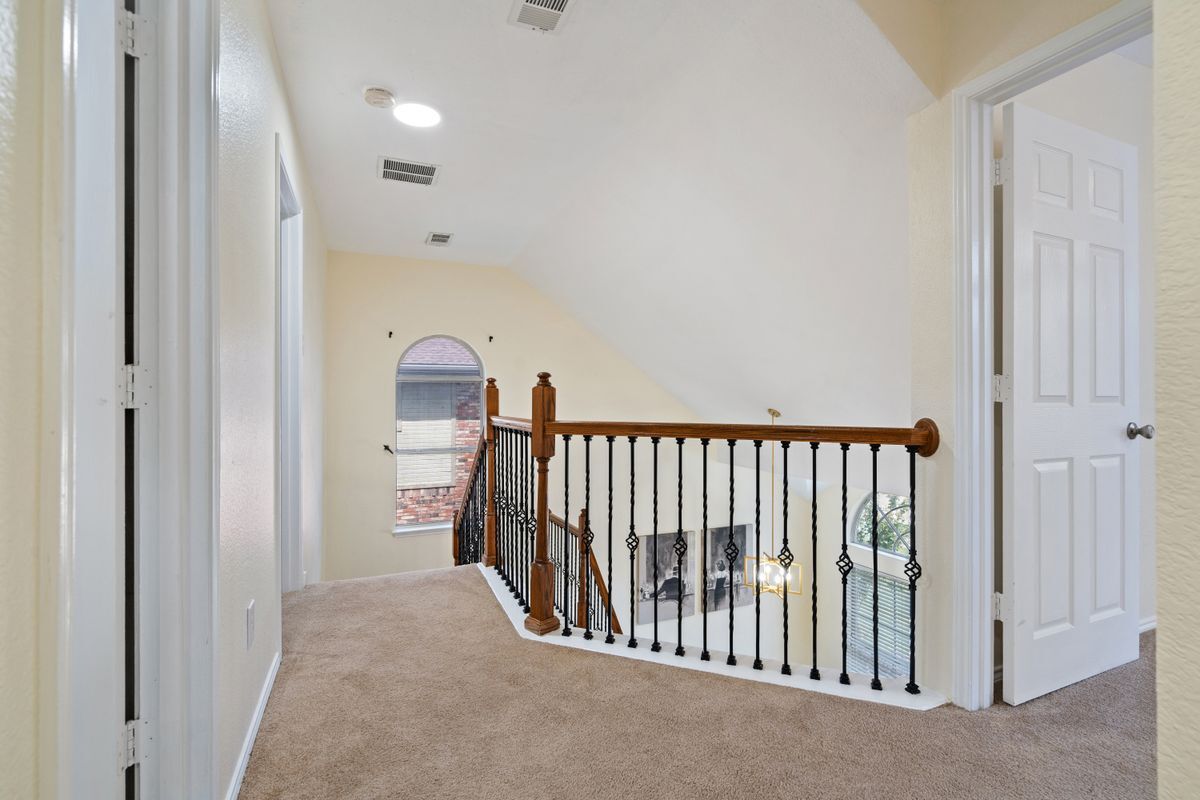 Building Photo - 1339 Barclay Dr