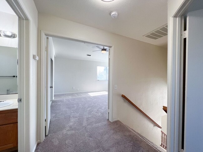 Building Photo - Newly Renovated 4 Bed, 3 Bath Home