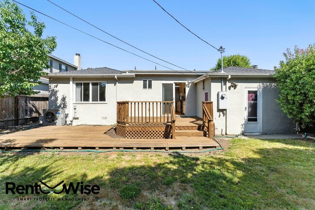 Building Photo - 1121 Killarney Ln