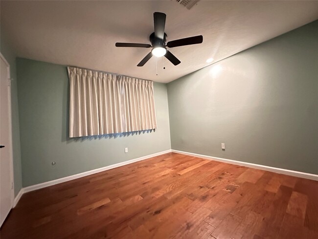 Building Photo - 10902 Bob White Dr
