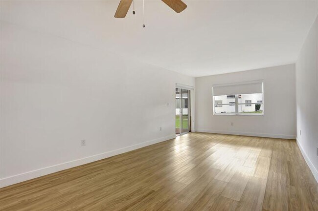 Building Photo - 6507 Winfield Blvd