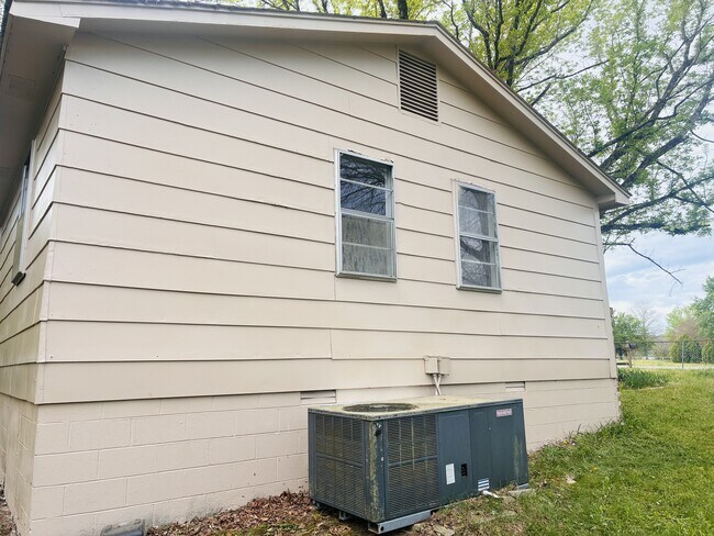 Building Photo - 168 Drum Cir