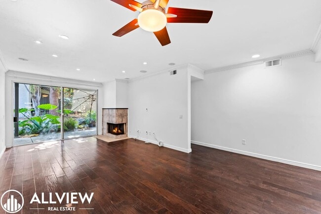 Building Photo - Beautifully Renovated 2-Bed, 2-Bath Home in a Gated Community!