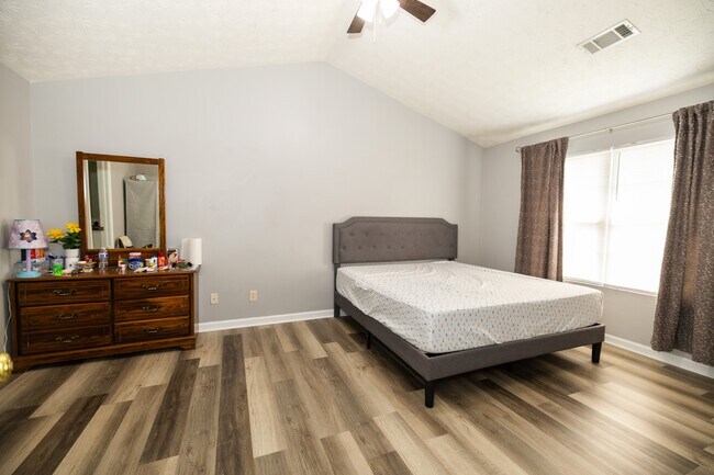 Building Photo - 599 Rivulett Ct