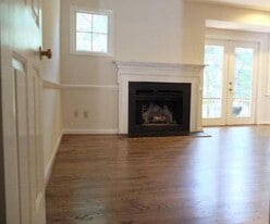 Building Photo - 956 Huntwood Ln