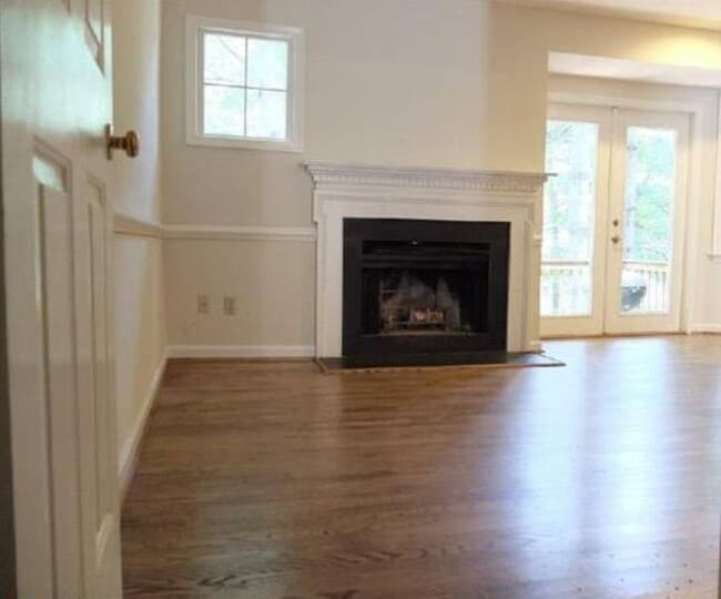 Building Photo - 956 Huntwood Ln