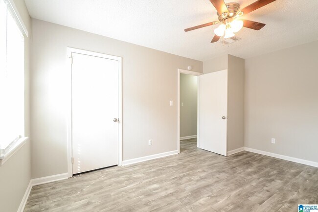 Building Photo - 541 Closhire Ln
