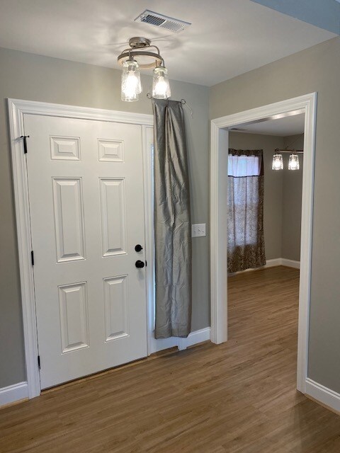 Building Photo - 1546 Sunglow Dr