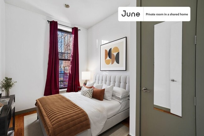 Primary Photo - Private bedroom in 4 bed/1.5 bath Home