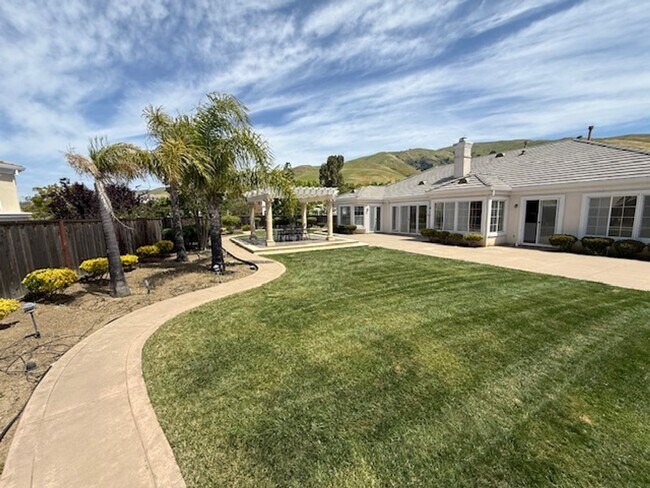 Building Photo - 48401 Costa Mesa Terrace