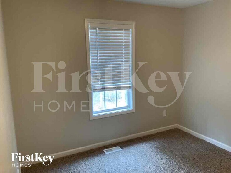 Building Photo - 82 Broadlands Dr