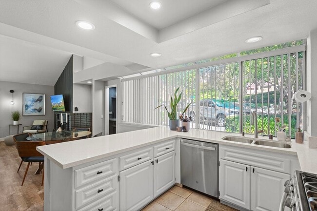 Building Photo - 26481 Olivewood