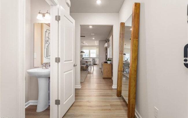 Building Photo - Stunning New Build Townhome Ready to Rent