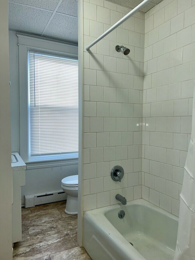 Building Photo - 19 E 3rd St