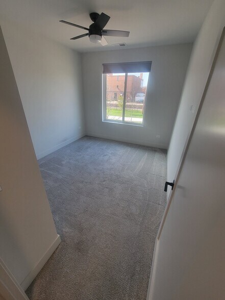 Building Photo - 302 W Liberty Dr