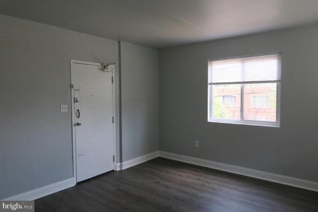 Building Photo - 1495 Bangor St SE
