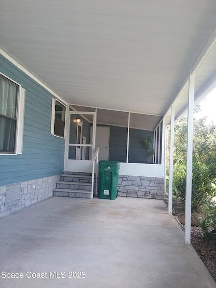 Building Photo - 1609 Ridge Dr