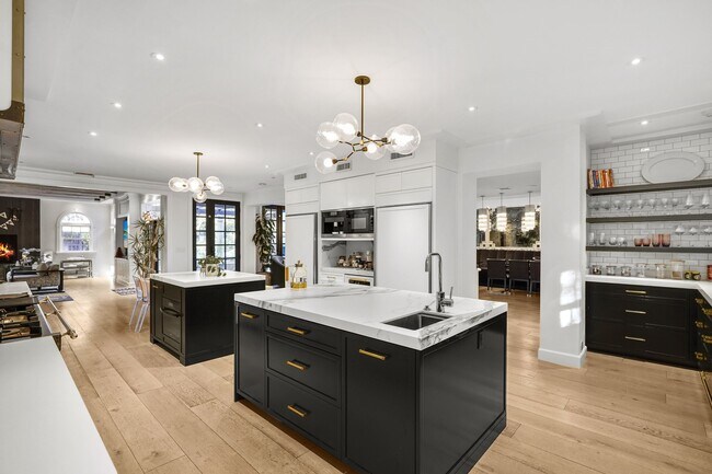 Building Photo - 23255 Mariposa De Oro St