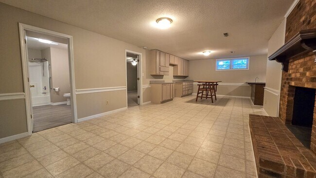 Building Photo - 600 Barkworth Rd