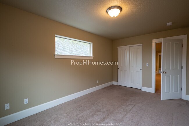Building Photo - Beautiful Three Bedroom Home in Bethany - Available Now!