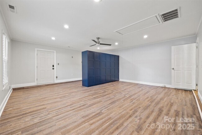 Building Photo - 6801 Stillmeadow Dr