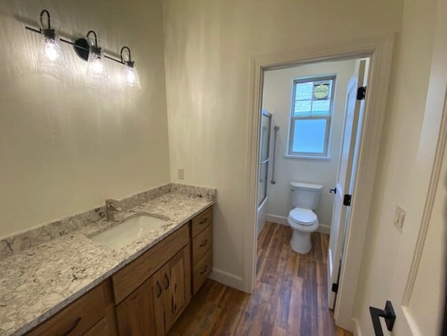 Building Photo - Beautifully Designed 3 Bed Home