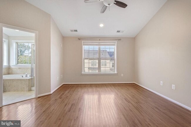 Building Photo - 102 Vista Knoll Dr