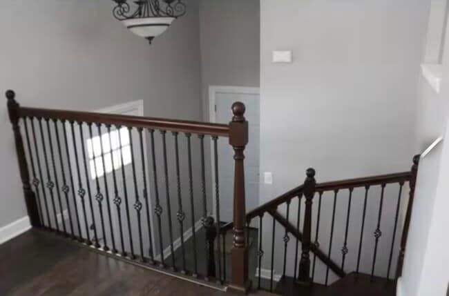 Building Photo - 8925 Golfview Dr