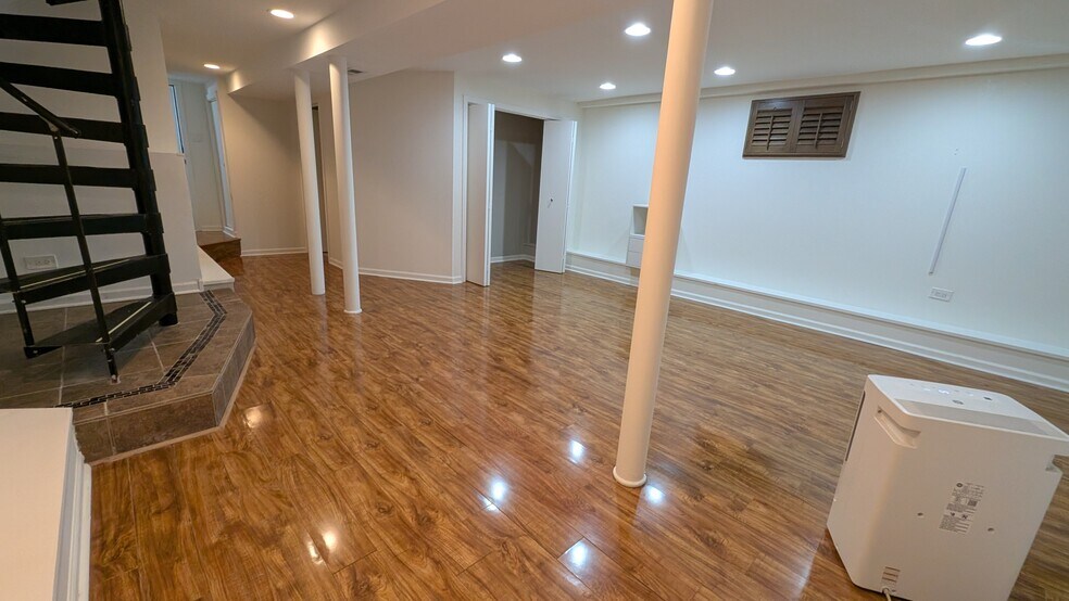 Building Photo - 1222 W Hubbard St