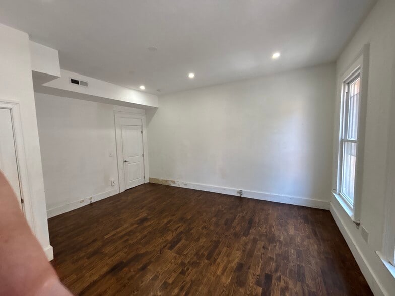 Living Room - 265 Orange St