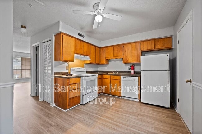 Building Photo - 3616 Peppertree Ln