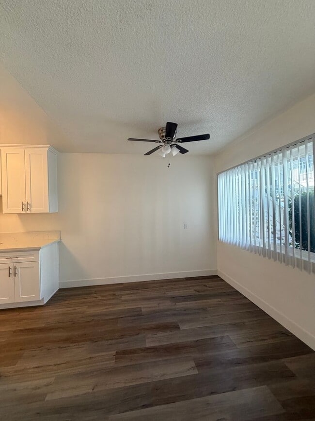 Interior Photo - 2034