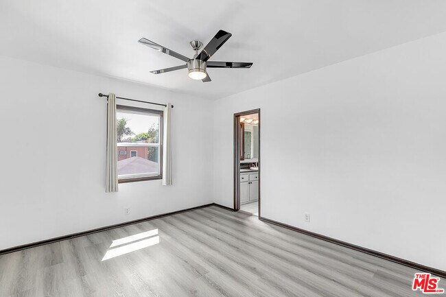 Building Photo - 2201 Manning Ave