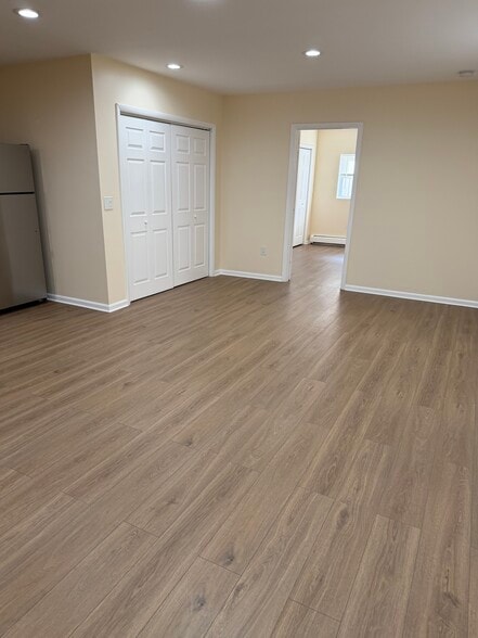 Living Room / Kitchen Open Concept - 41 Leonard St