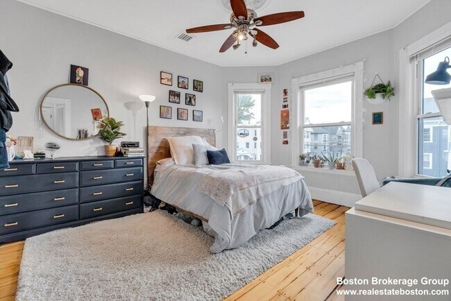 Building Photo - Get $1000 upon closing with monthly promo!  Spacious, Luxury Apartment with Huge Sunlit rooms nea...