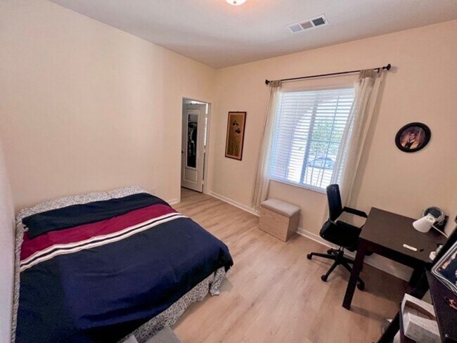 Building Photo - Stunning 2021 built 4 bedroom home for LEA...