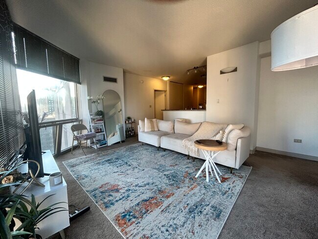 Building Photo - 222 N Columbus Dr