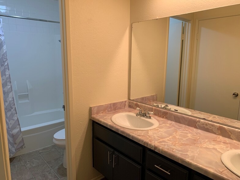 Building Photo - 16481 Waterway Cir