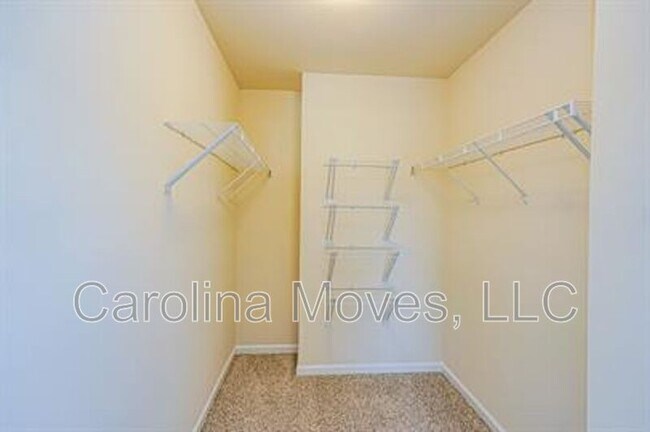 Building Photo - 414 Christiane Way