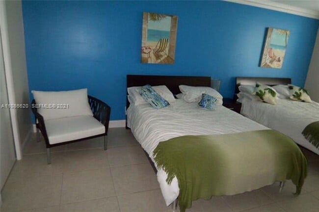 Building Photo - 5151 Collins Ave