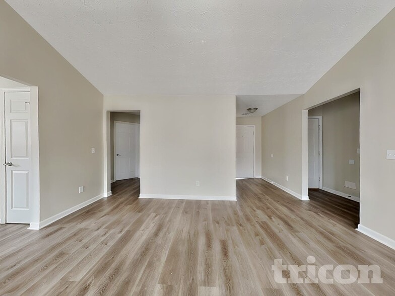 Building Photo - 530 Mackinaw Dr