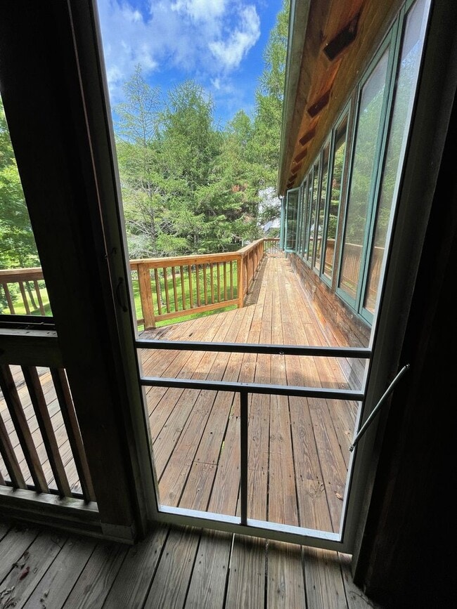 Building Photo - 504 Stuart Williams Rd