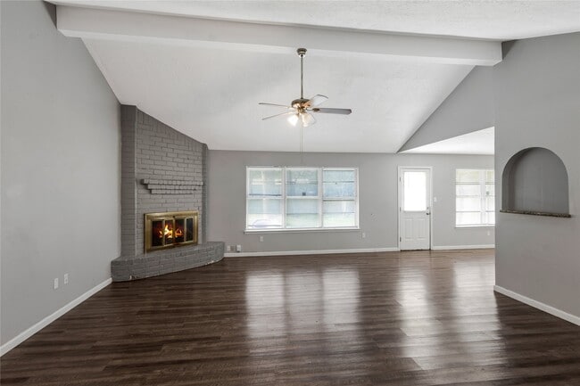 Building Photo - 16962 Glen Eagle Dr N