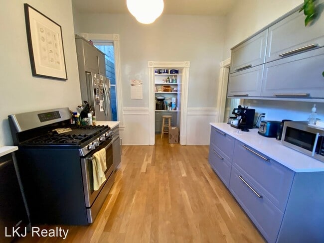 Building Photo - 4 br, 1.5 bath House - 2926 Pine Street