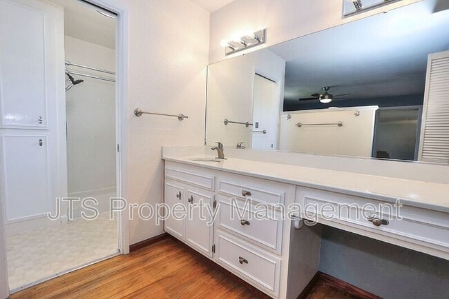 Building Photo - 2128 W La Loma Dr