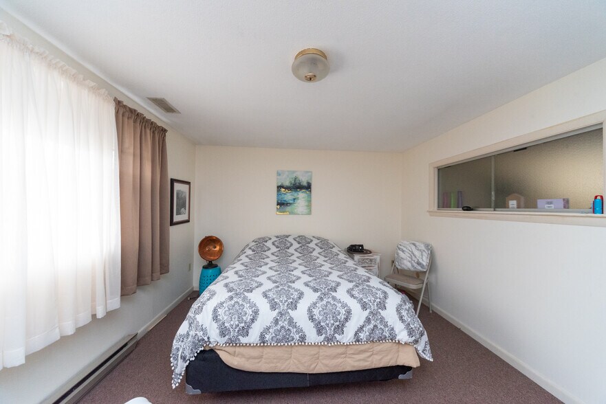 Building Photo - 46 Grove St