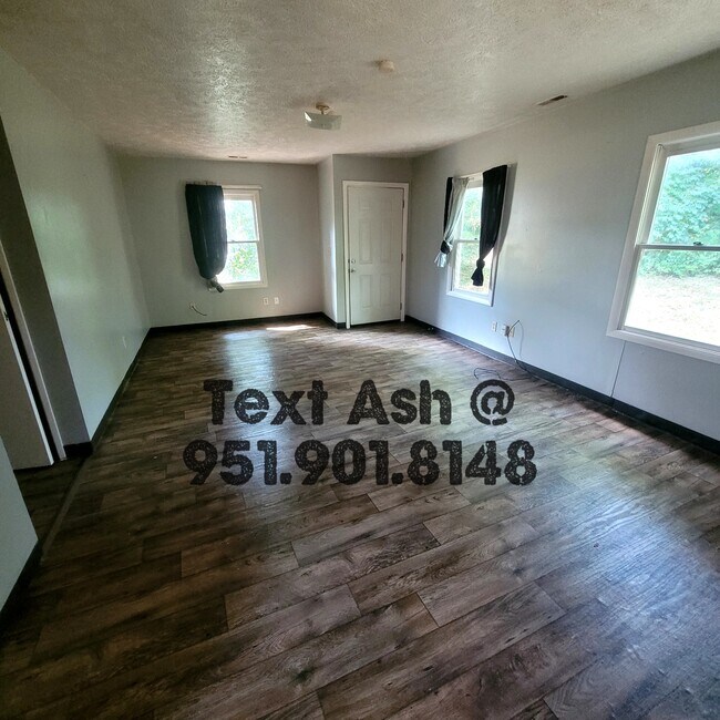 Building Photo - 1226 W 13th St